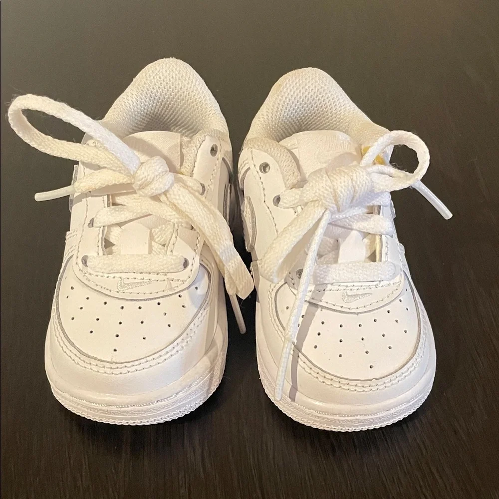 Nike Kids All-White Sneakers Size 4C - Picture 2 of 6